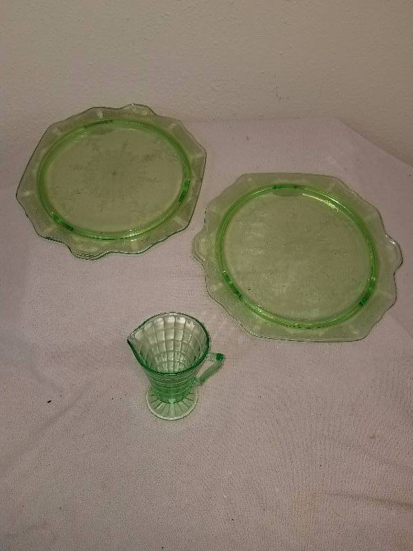 lot 102 image: Mixed Depression Glass Lot