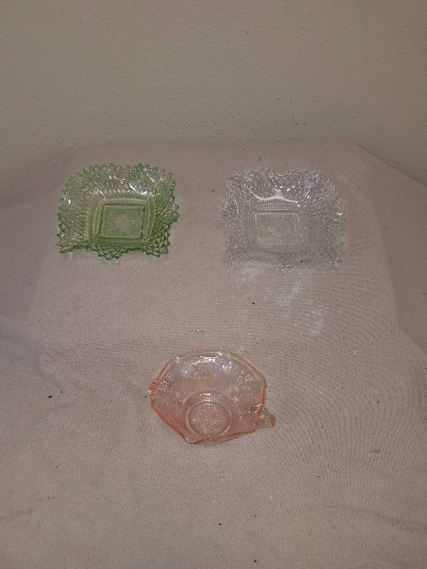 lot 103 image: Mixed Depression Glass Lot