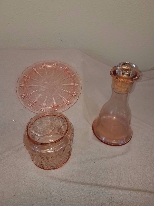 lot 104 image: Mixed Depression Glass Lot
