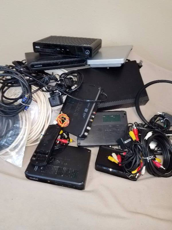 lot 107 image: Lot of Miscellaneous Computer Items