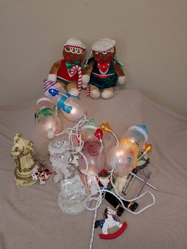 lot 108 image: Lot os Miscellaneous Holiday