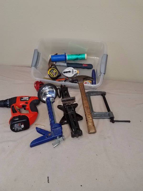 lot 114 image: Lot of Miscellaneous Tools