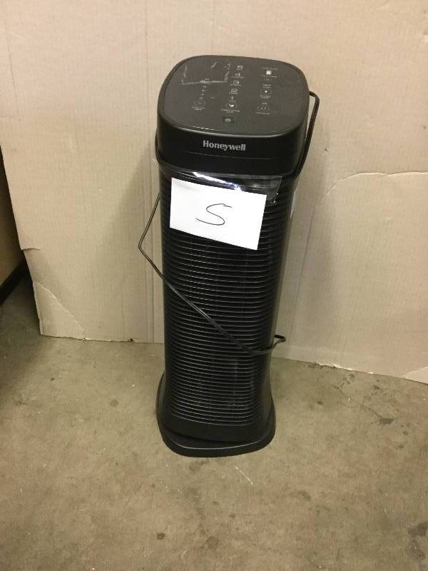 lot 5 image: Honeywell AirGenius5 in like good condition