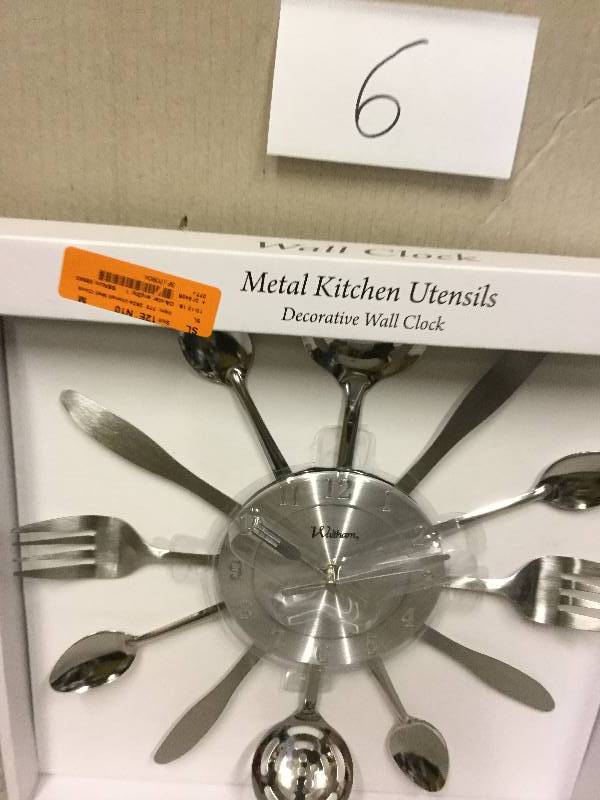lot 6 image: Metal Kitchen Utensils decorative wall clock