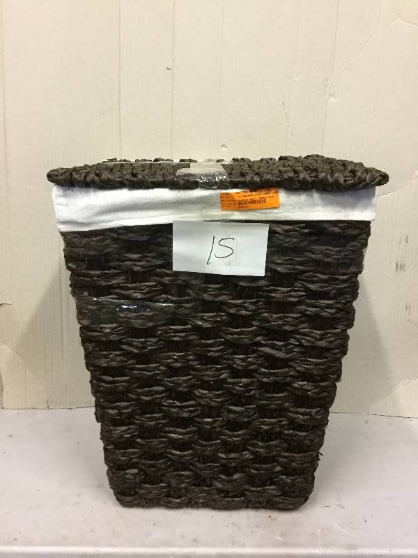 lot 15 image: Chunky Weave 2 Hamper