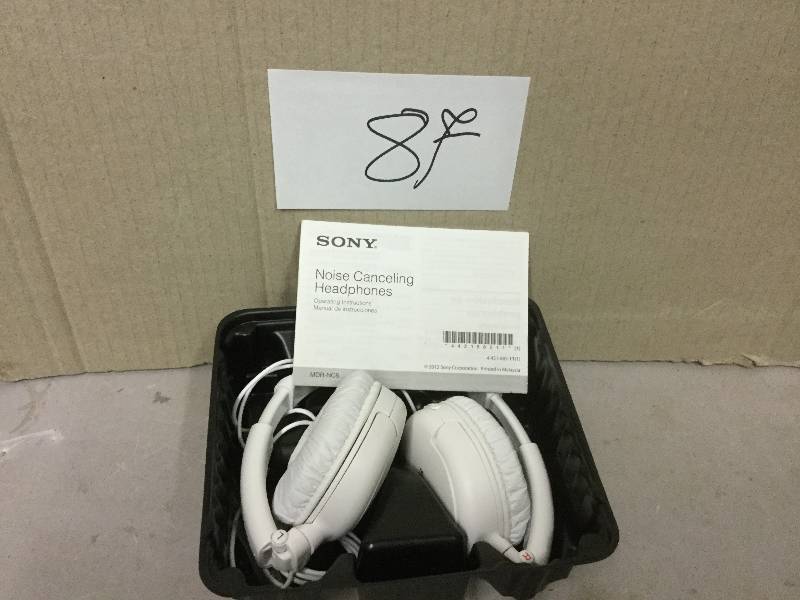 lot 87 image: Sony Compact and Slim Noise Canceling headphones
