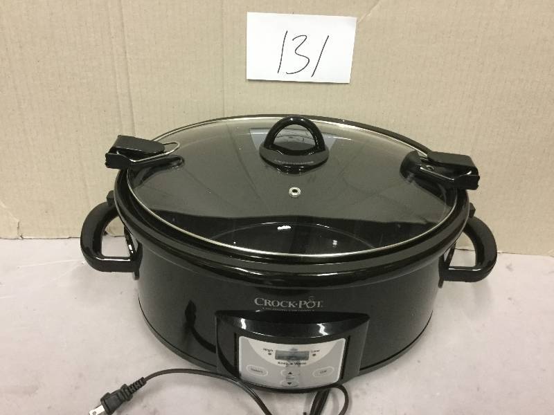 lot 131 image: Crock Pot Cook and Carry- one latch is damaged