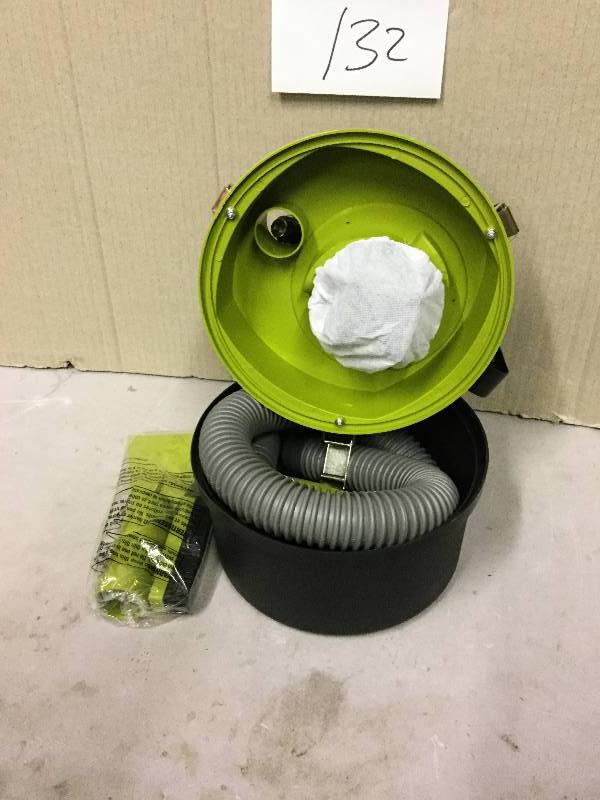 lot 132 image: Black Series wet and Dry auto Vacuum