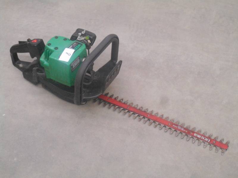 lot 8 image: Weed Eater 18 Hedge Trimmer ...