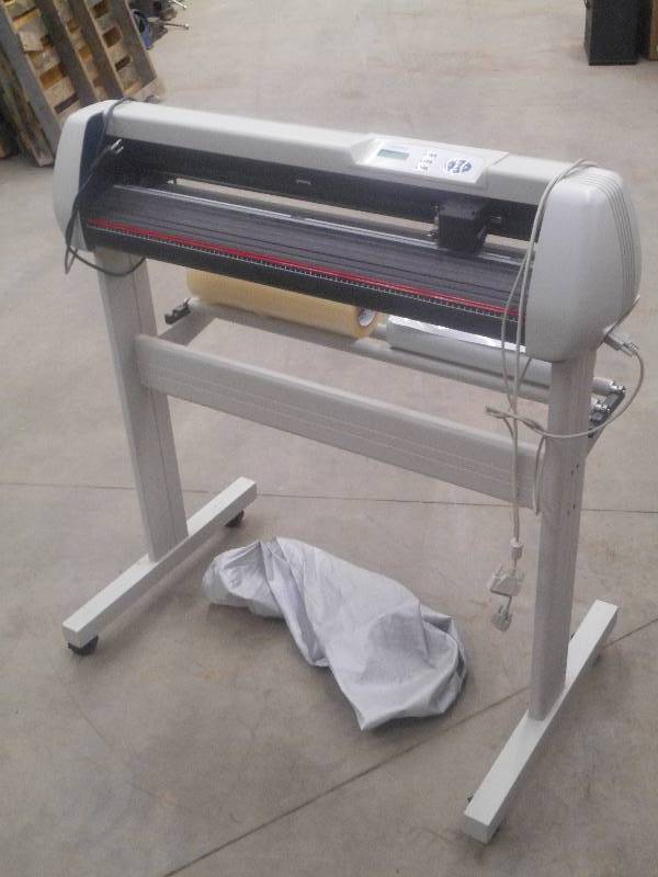 lot 10 image: Desay Digital 2006 Vinyl Cutter Wit...