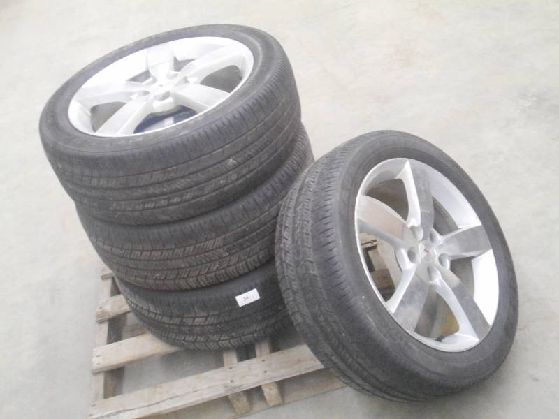 lot 30 image: (4) Tires Goodyear Eagle LS2 2255...