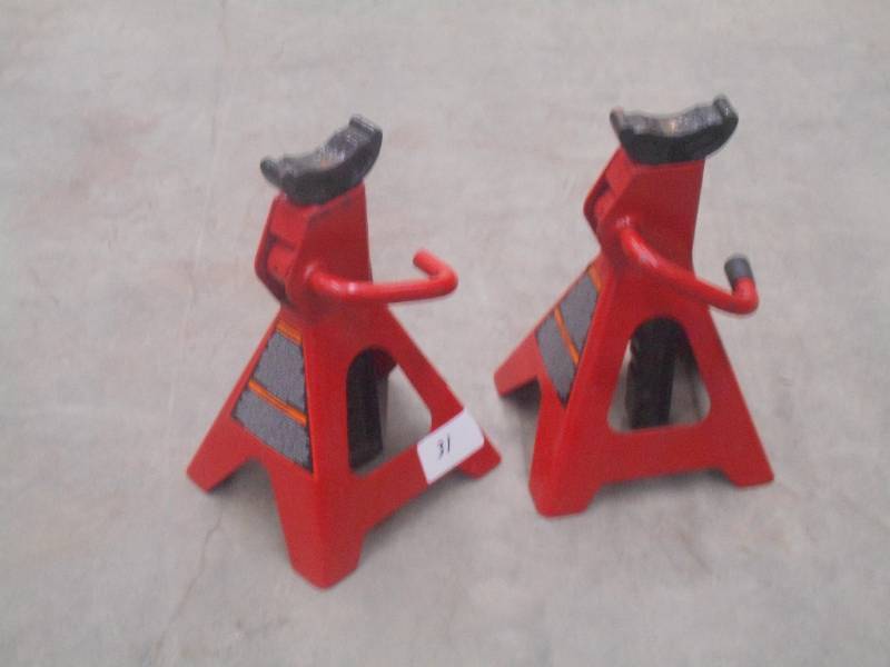 lot 31 image: (2) Big Red 2-Ton Jack Stands ...