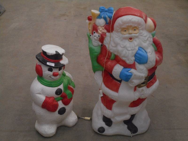 lot 37 image: 120Volt Lighted Santa & Snowman, Us...