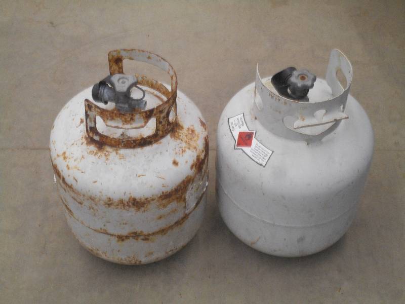 lot 39 image: (2) 20# LP Tanks ...