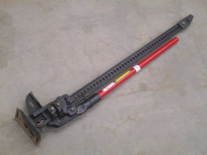 lot 68 image: 48 Heavy Duty Farm Jack ...