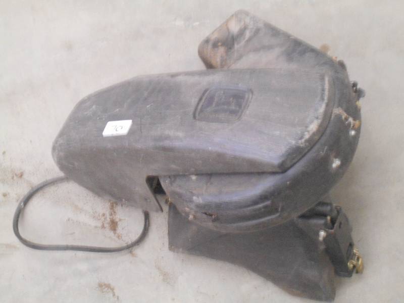 lot 70 image: John Deere Collection System Blower...