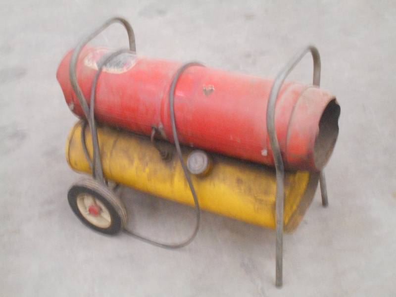 lot 76 image: 120Volt -Fired Kerosene Shop Heater...