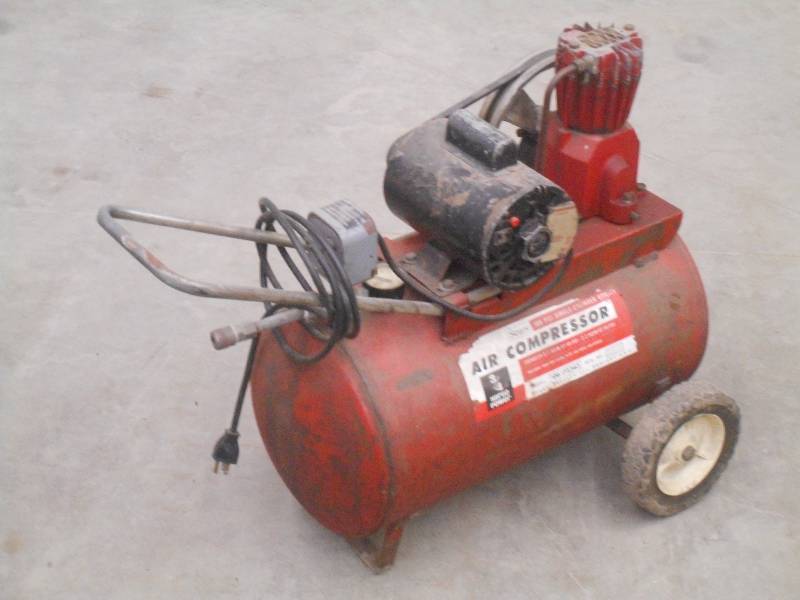 lot 75 image: Sears 34HP Electric Air Compressor...