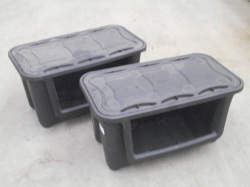 lot 84 image: (2) Homz Modular Durable Storage To...