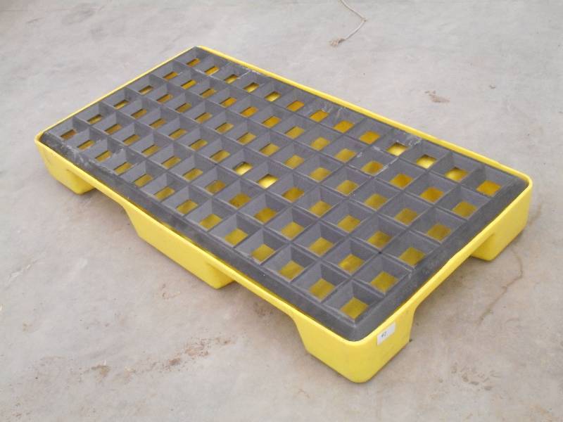 lot 92 image: 48 Oil Drain Pan ...