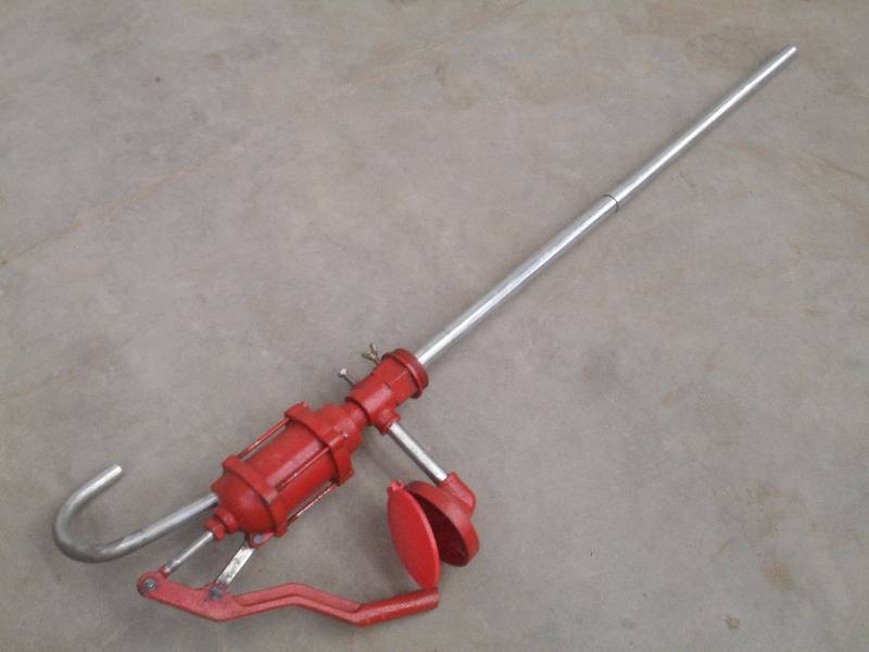 lot 104 image: 55-Gallon Barrel Pump ...