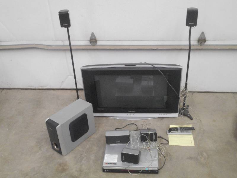 lot 110 image: Samsung Digital Flat Screen TV Comp...