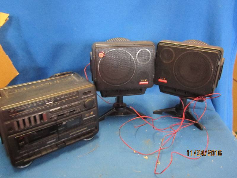 Shelf stereo with 2 DBBS Speakers...