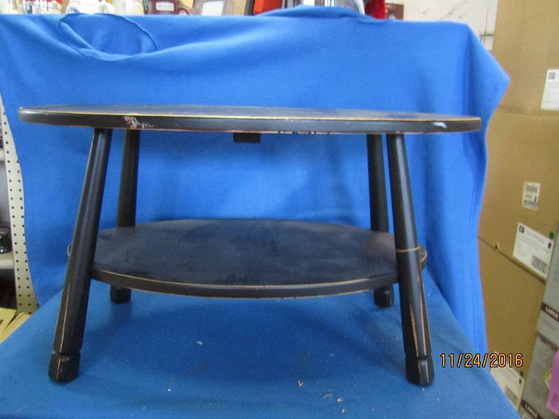 Oval table, 32 x 17 top...