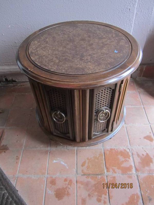 Vintage round end table 22 top...