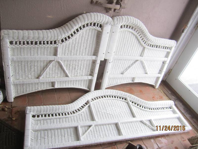 Wicker head and foot board, 76 wid...