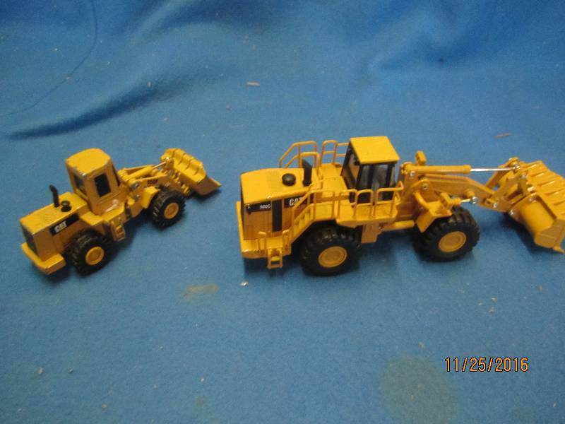 Ertl 950F Cat tractor replica and N...