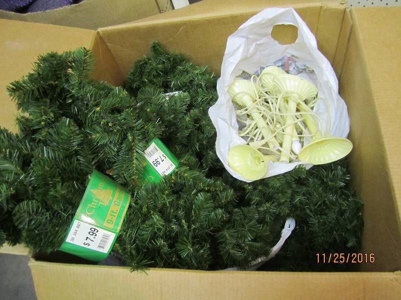 Lot of new Christmas garland, used ...