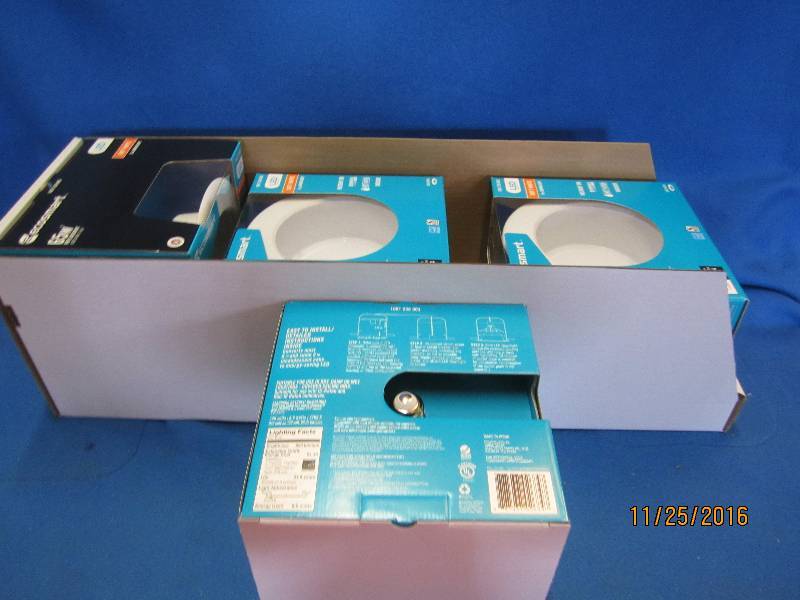 Lot of 4 new LED 65Watt equivalent,...