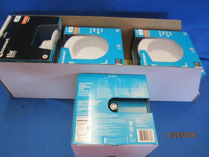 Lot of 4 new LED 65Watt equivalent,...