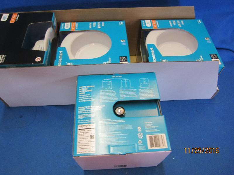 Lot of 4 new LED 65Watt equivalent,...