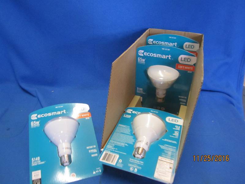 4 New 65 Watt equivalent LED floodl...