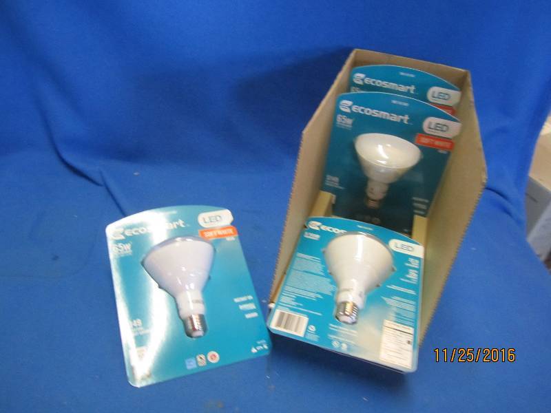 4 New 65 Watt equivalent LED floodl...