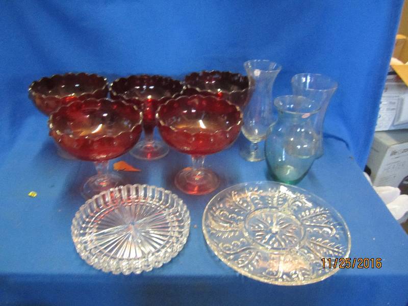 Lot of decorative glassware...
