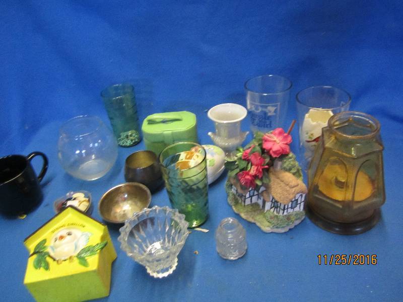 Lot of decorative glassware...