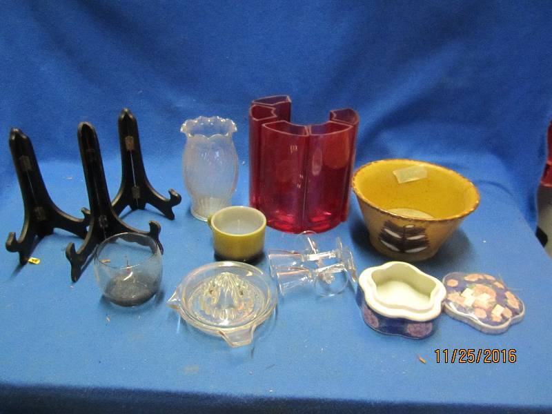 Lot of glassware   and decorative i...