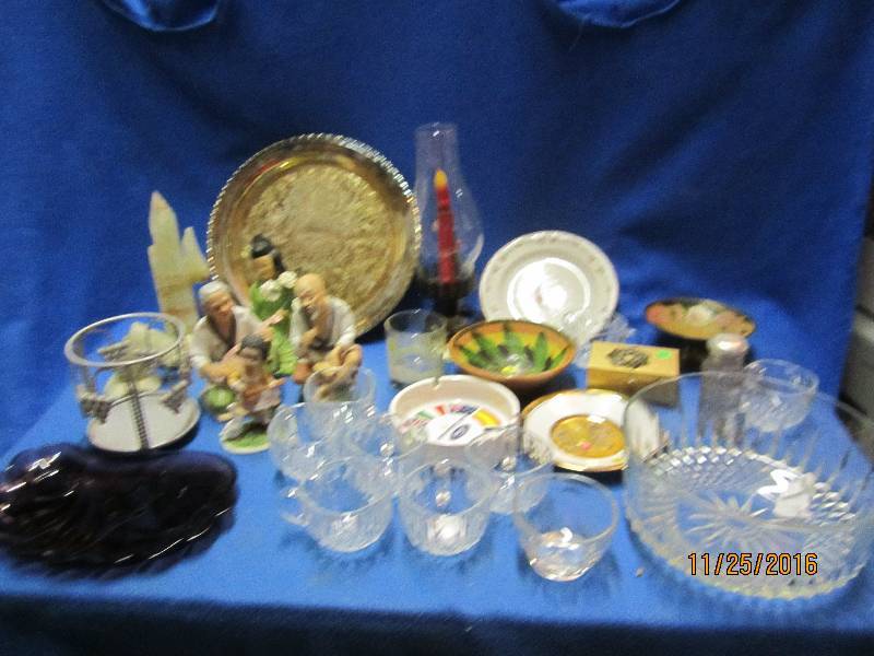 Lot of decorative figures, glass an...