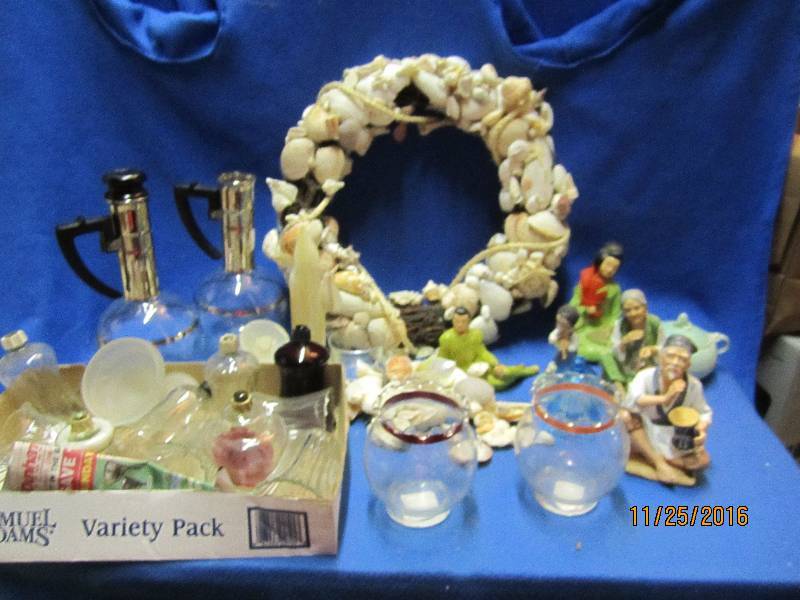 Shell wreath, figures and candle ho...
