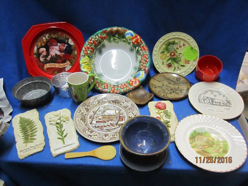 Lot of collector plates...