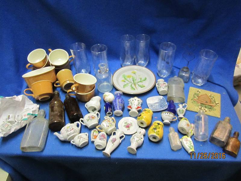 Lot of old glass, china, miniatures...