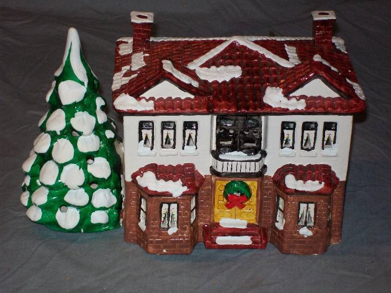 lot 38 image: 1986 Vintage Department 56 Original Duplex.