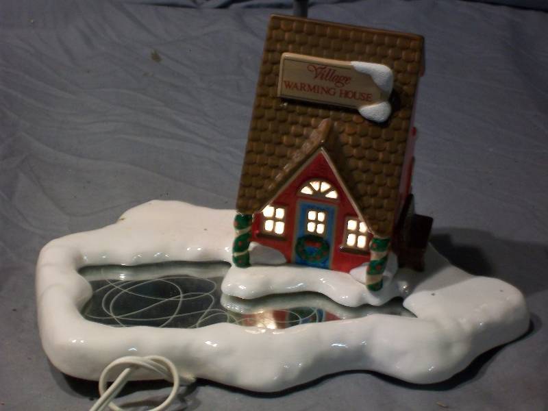 lot 39 image: Vintage Department 56 Original Warming House