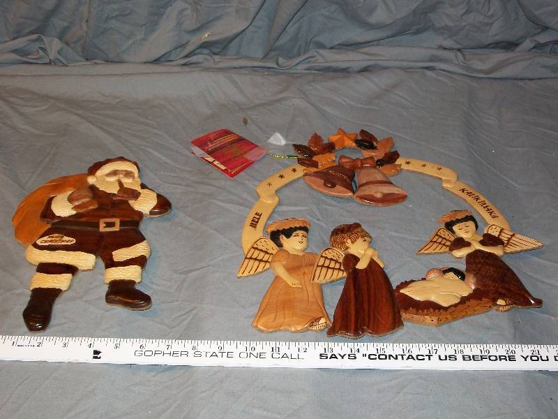 lot 44 image: Hawaiian Aloha Handcrafted Wood Wall Art by the Le Family & Ceramic Santa on Beach.