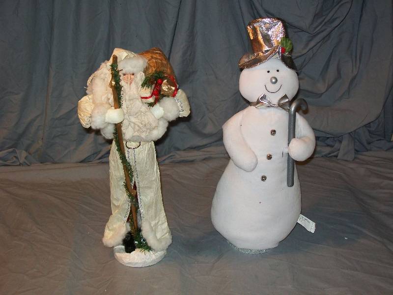lot 50 image: 16 Tall White Rag Father ChristmasSanta Claus with CaneWalking Stick & 17 White Snowman