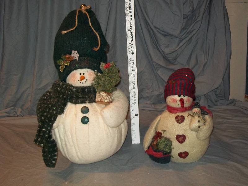 lot 51 image: 20 Stuffed Snow Man & 12 Stuffed Snow Man Coynes & Company