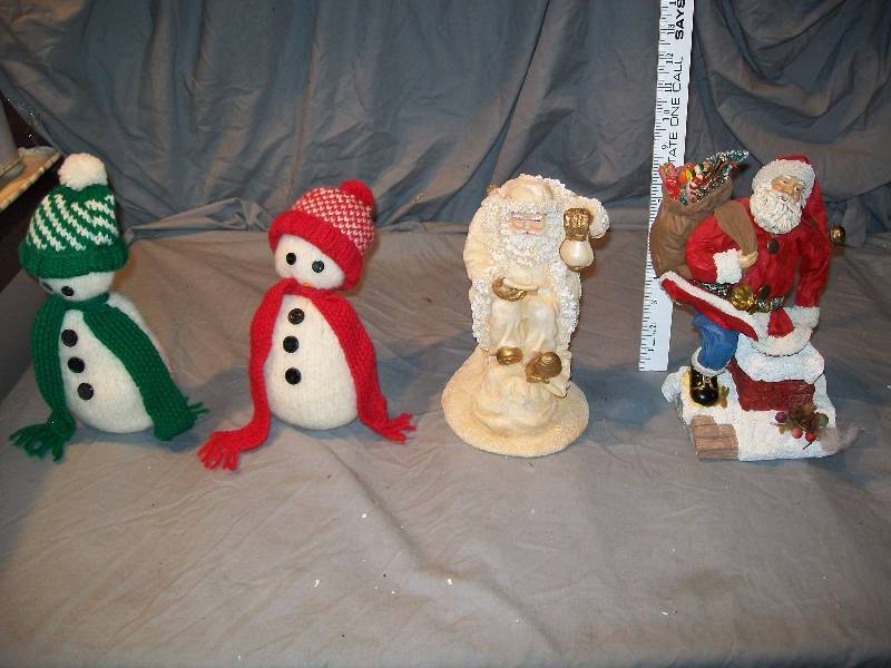 lot 52 image: 4- Christmas Decorations 2- Santas on Chimney & 2- Snow Kids with knitted Removable Hats.